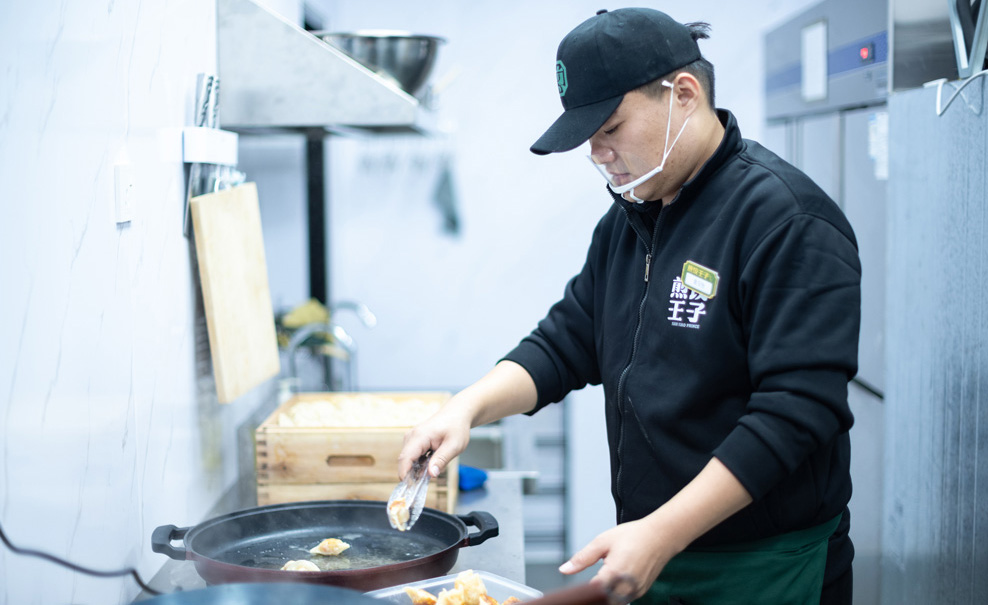 店鋪火爆·人人排隊(duì)